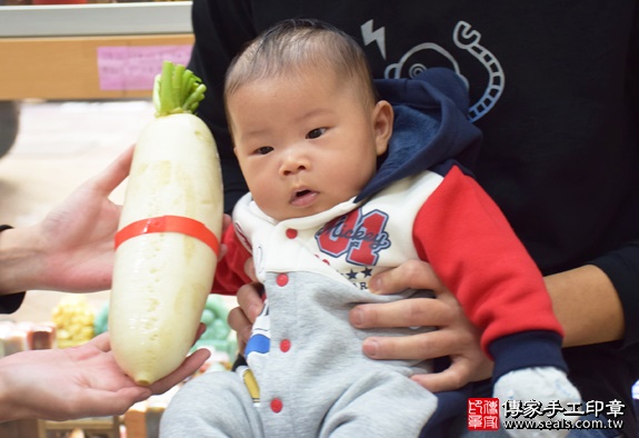 剃胎毛、滿月剃頭、嬰兒剃頭、嬰兒理髮、嬰兒剃髮、嬰兒剃胎毛、嬰兒滿月剃頭、寶寶剃頭、剃胎毛儀式、剃胎毛吉祥話、滿月剃頭儀式、滿月剃頭吉祥話、寶寶剃胎毛、寶寶滿月剃頭理髮、新北永和區剃胎毛、新北永和區滿月剃頭、新北永和區嬰兒剃頭剃胎毛、新北永和區嬰兒理髮、新北永和區嬰兒剃髮、吳寶寶(新北永和區嬰兒寶寶滿月剃頭理髮、免費嬰兒剃胎毛儀式吉祥話)。中國風會場，爸媽寶貝免費穿「日中韓」古裝禮服。專業拍照、DVD光碟、證書。★購買「臍帶章、肚臍章、胎毛筆刷印章」贈送：剃頭、收涎、抓周，三選一。2016.01.31 照片12